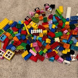 Large lot (224 pieces) Lego Duplo bricks